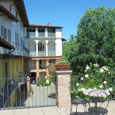 Agroturismo La Terrazza Sul Bosco Barolo