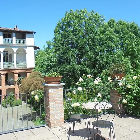 La Terrazza Sul Bosco 巴罗洛