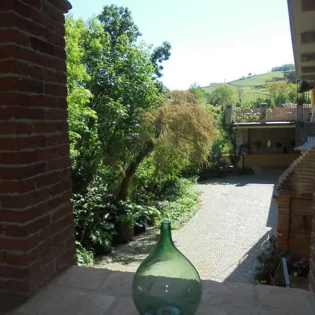 Agroturismo La Terrazza Sul Bosco Barolo