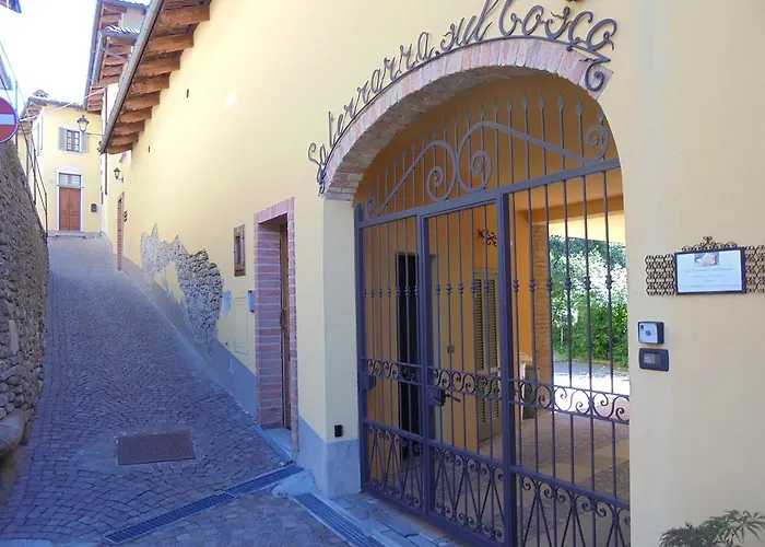 Feriegård La Terrazza Sul Bosco Barolo