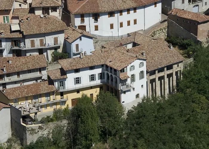 Feriegård La Terrazza Sul Bosco Barolo