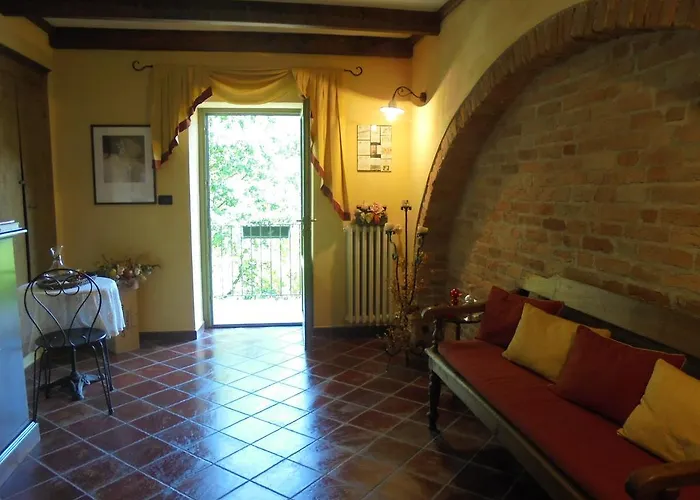 Feriegård La Terrazza Sul Bosco Barolo