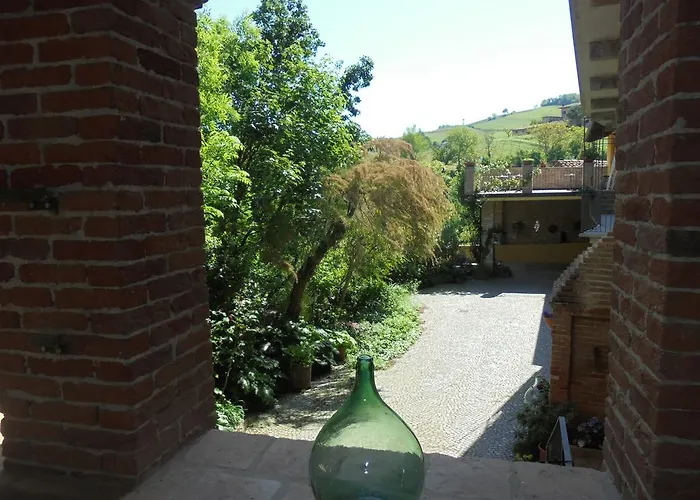 Feriegård La Terrazza Sul Bosco Barolo