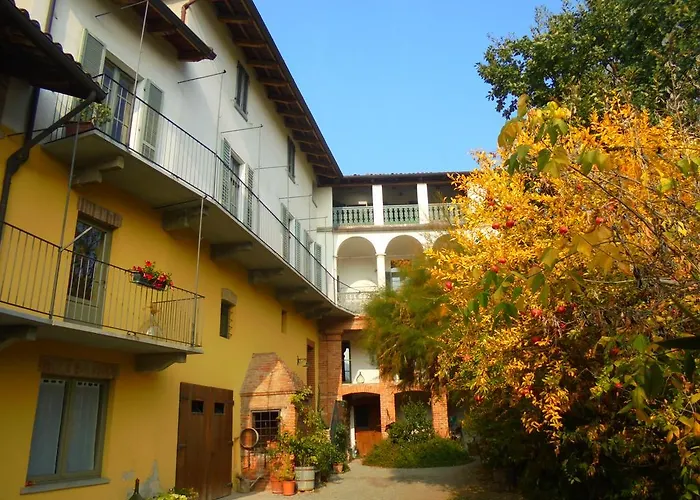 Feriegård La Terrazza Sul Bosco Barolo